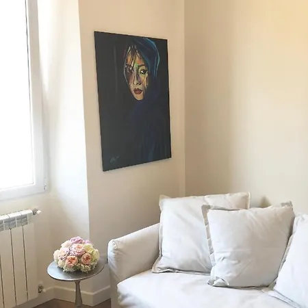 Vivi Cernobbio, La Sua Arte, La Sua Magia تْشيرنوبيو